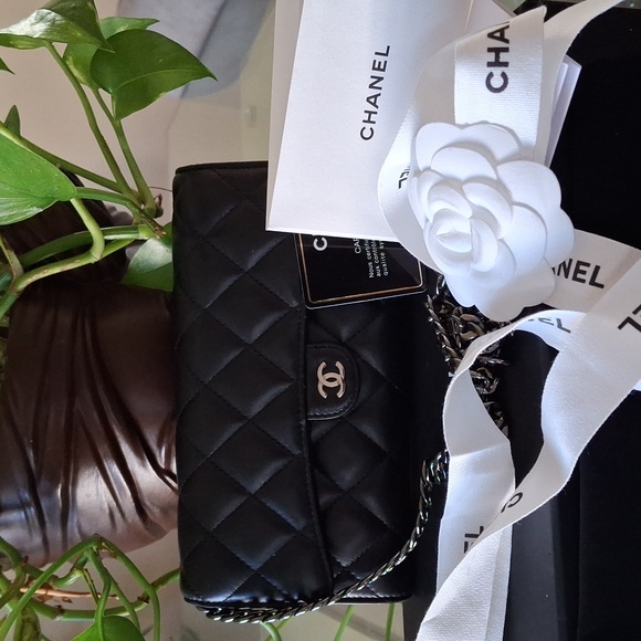 Chanel wallet - Picture 1 of 11